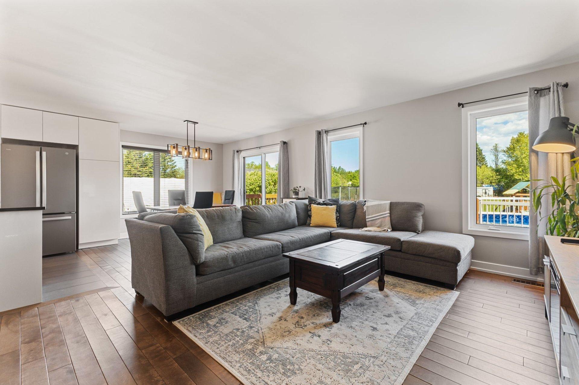 









7


Imp. de Charlesbourg

,
Cantley,




QC
J8V3M7

