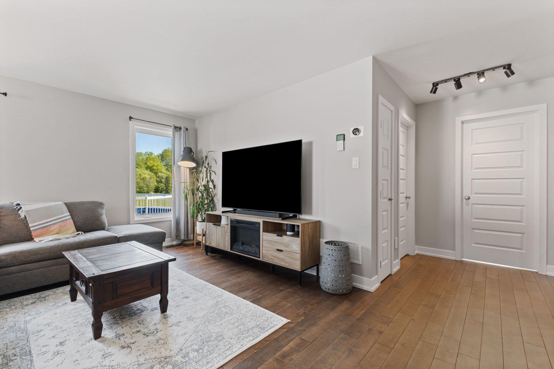 









7


Imp. de Charlesbourg

,
Cantley,




QC
J8V3M7

