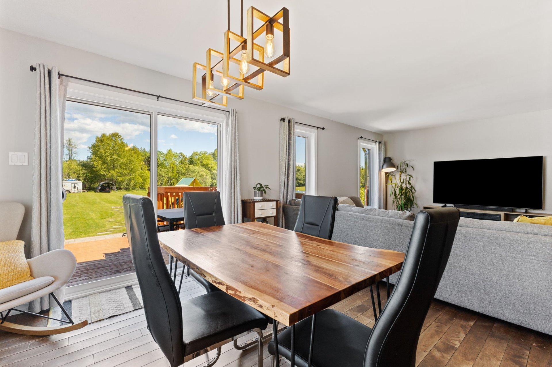 









7


Imp. de Charlesbourg

,
Cantley,




QC
J8V3M7

