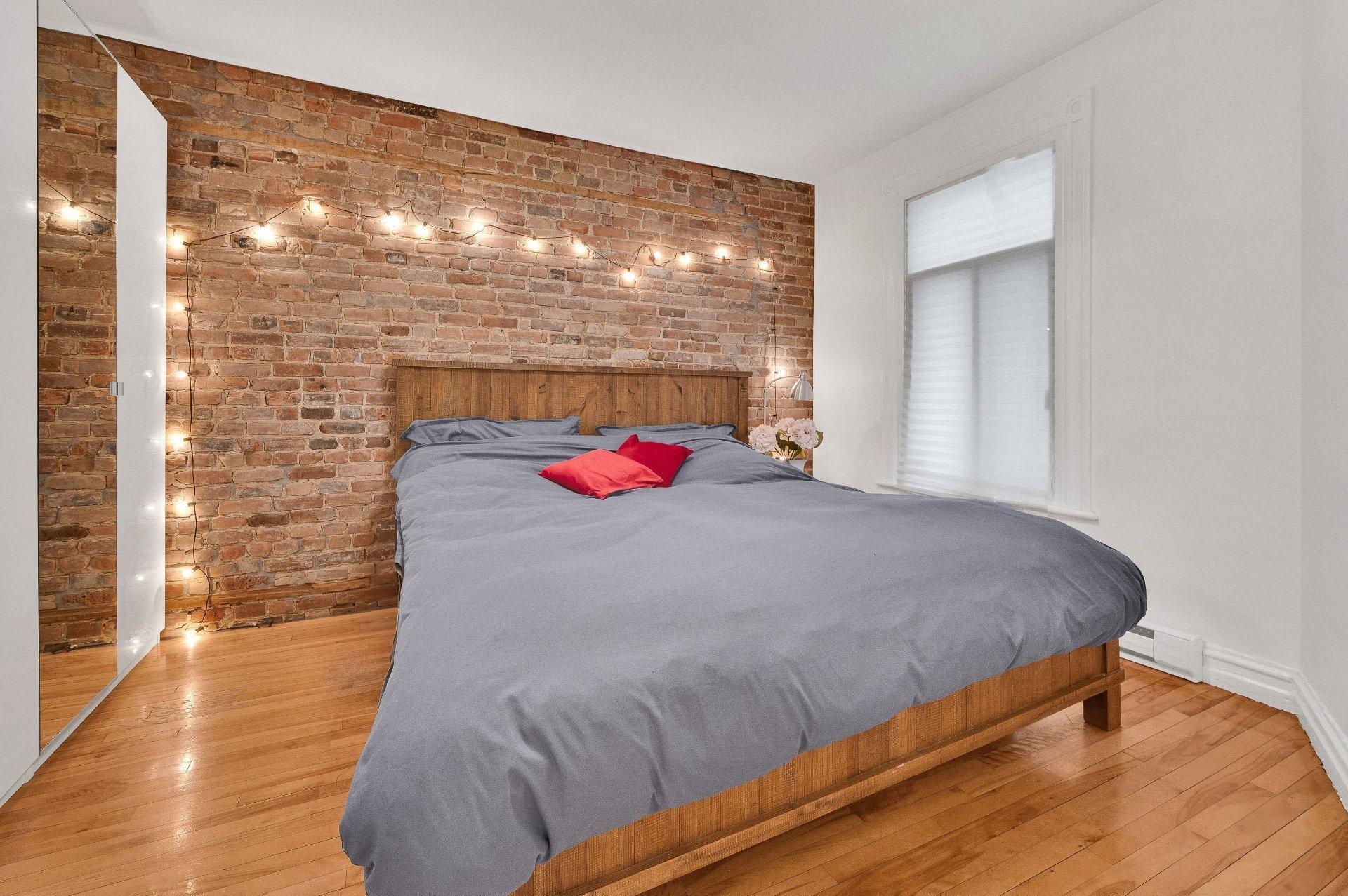 









5757


Rue Clark

,
Montréal (Le Plateau-Mont-Royal),




QC
H2T2V5


