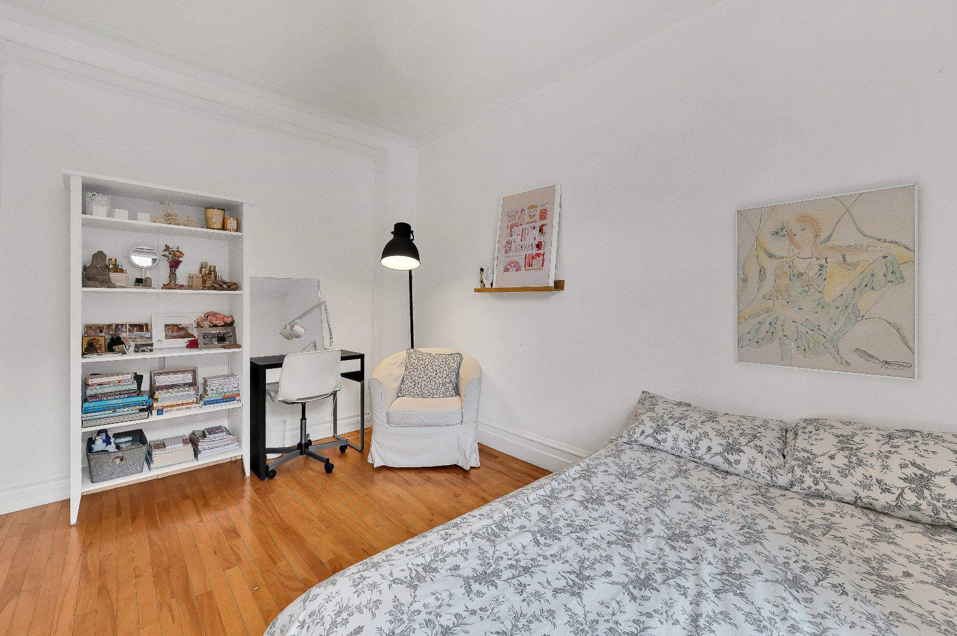 









5757


Rue Clark

,
Montréal (Le Plateau-Mont-Royal),




QC
H2T2V5


