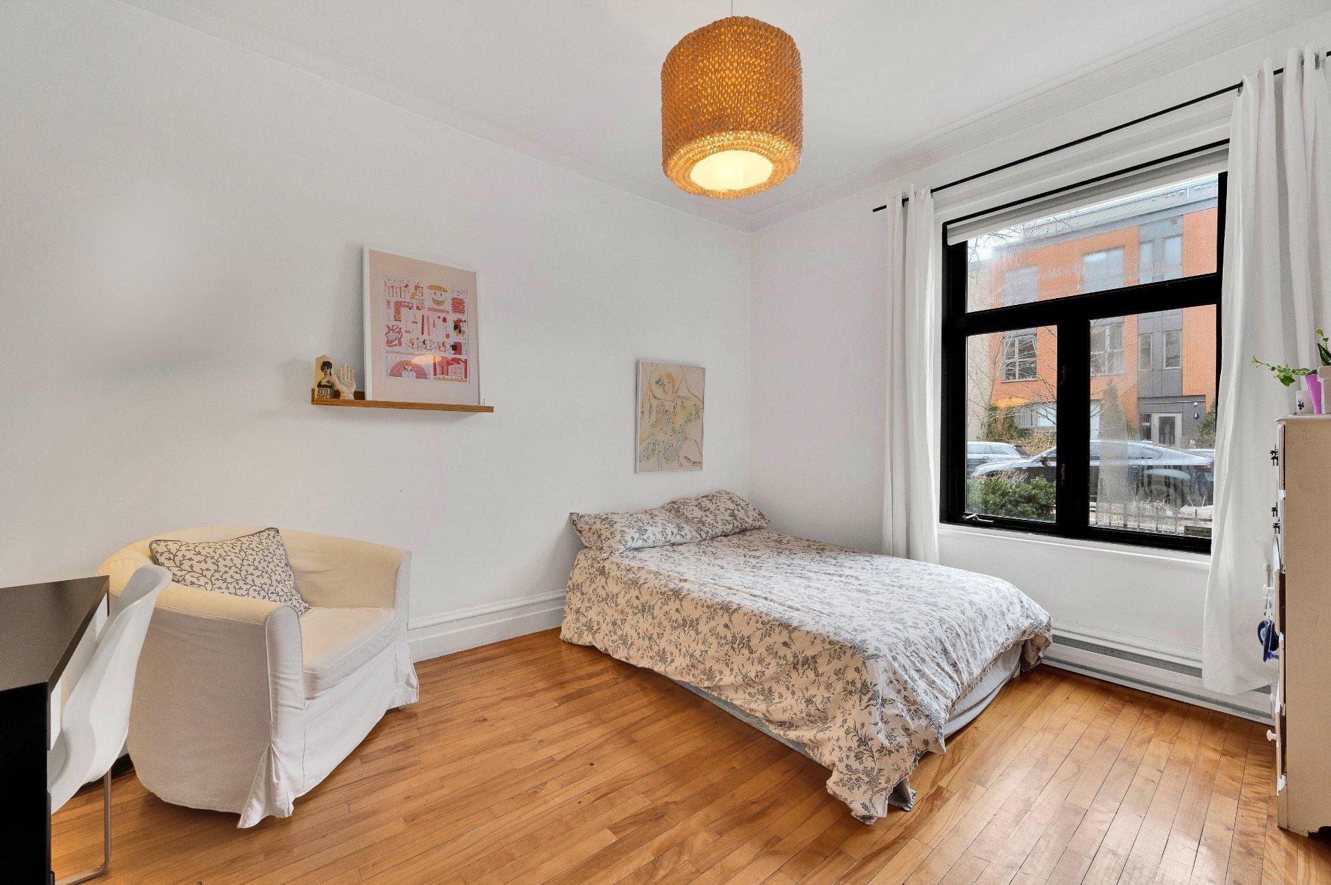 









5757


Rue Clark

,
Montréal (Le Plateau-Mont-Royal),




QC
H2T2V5

