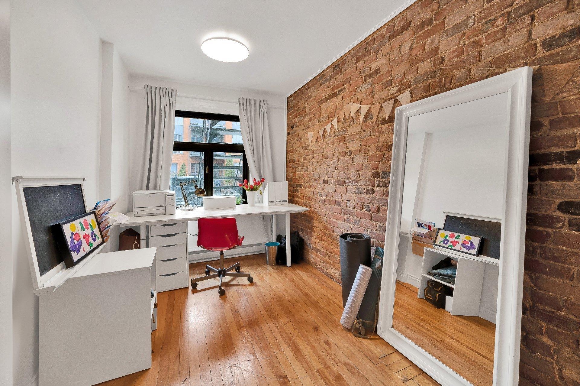 









5757


Rue Clark

,
Montréal (Le Plateau-Mont-Royal),




QC
H2T2V5

