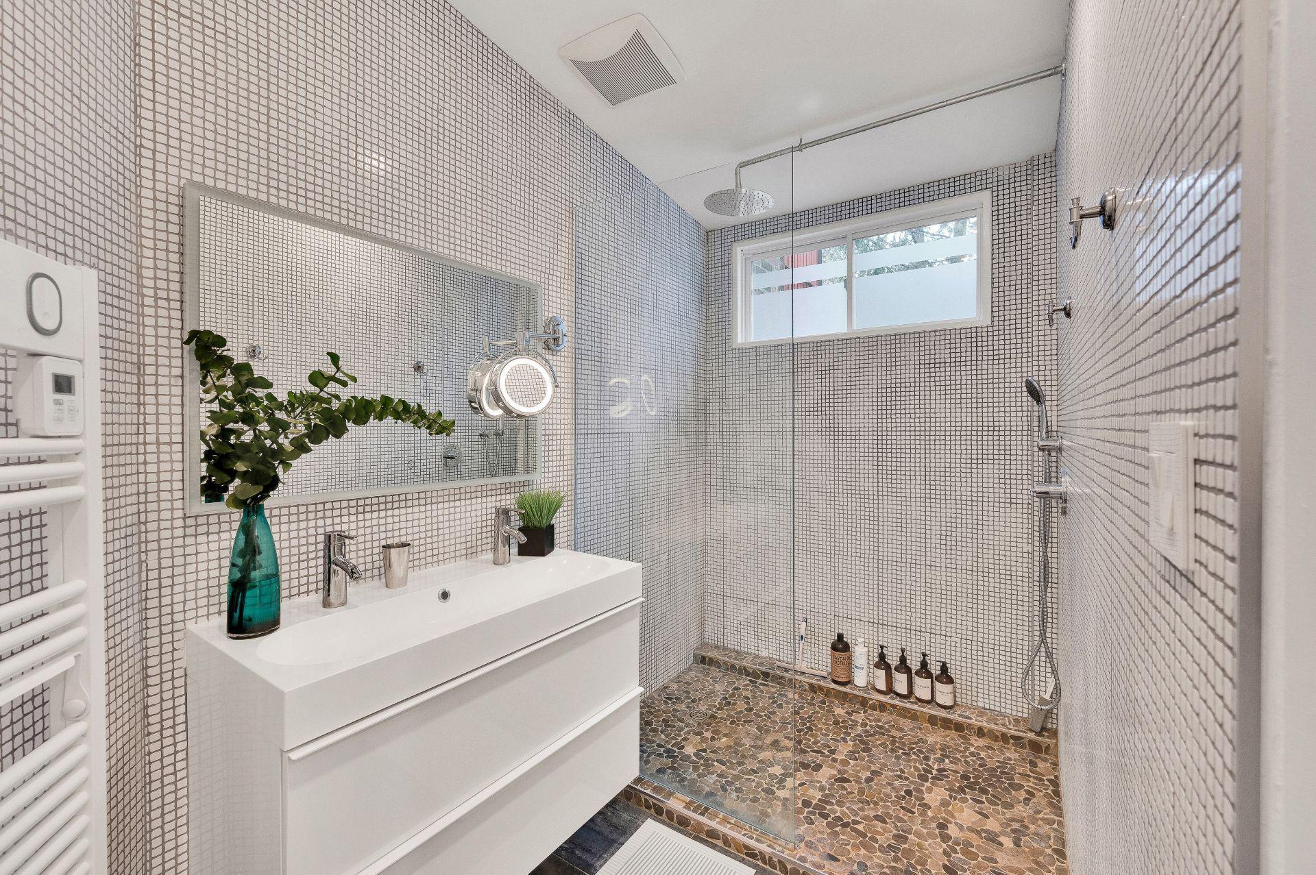 









5757


Rue Clark

,
Montréal (Le Plateau-Mont-Royal),




QC
H2T2V5

