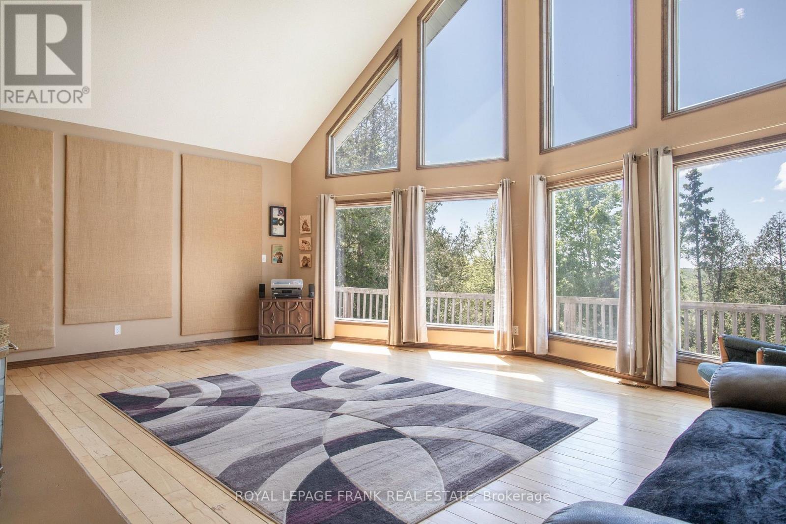 












884 CENTRE LINE ROAD

,
Marmora and Lake (Marmora Ward),




Ontario
K0K2M0

