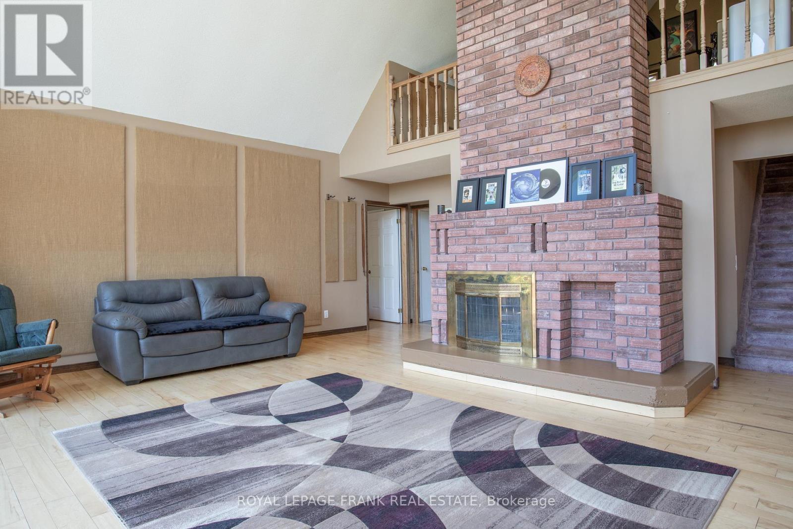 












884 CENTRE LINE ROAD

,
Marmora and Lake (Marmora Ward),




Ontario
K0K2M0

