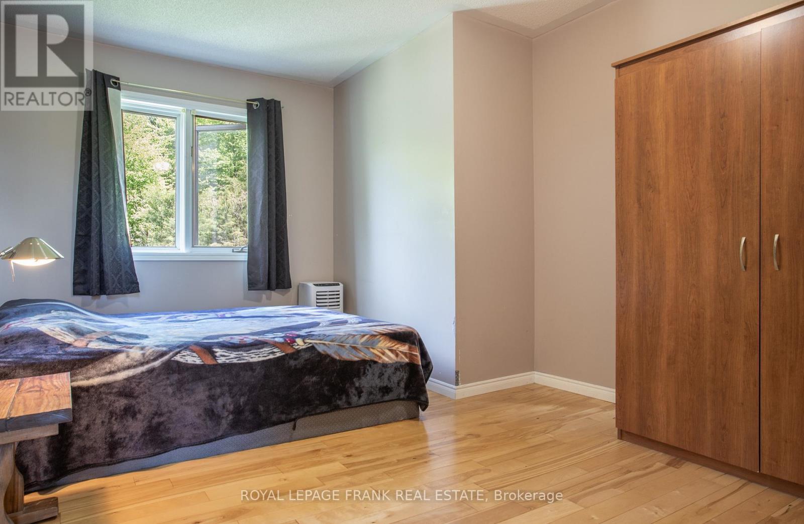 












884 CENTRE LINE ROAD

,
Marmora and Lake (Marmora Ward),




Ontario
K0K2M0

