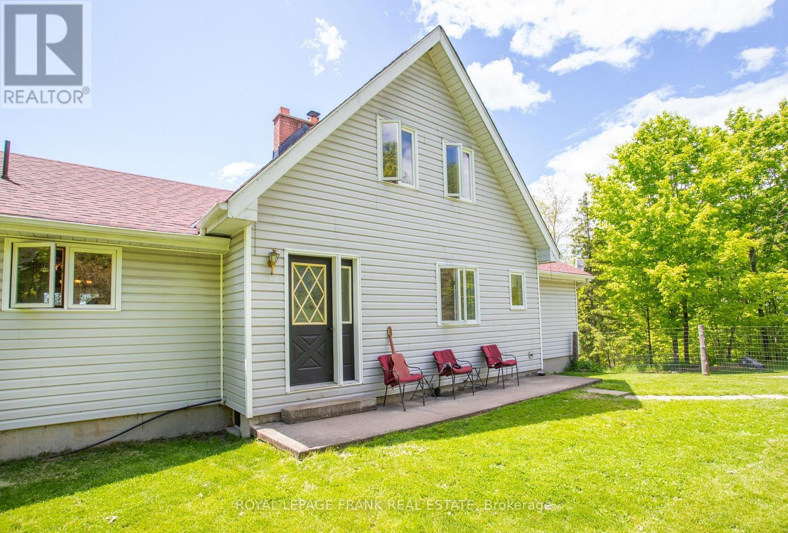 












884 CENTRE LINE ROAD

,
Marmora and Lake (Marmora Ward),




Ontario
K0K2M0

