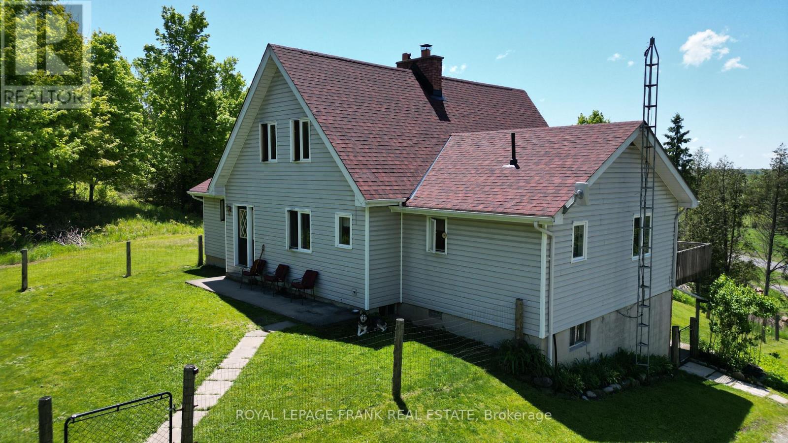 












884 CENTRE LINE ROAD

,
Marmora and Lake (Marmora Ward),




Ontario
K0K2M0

