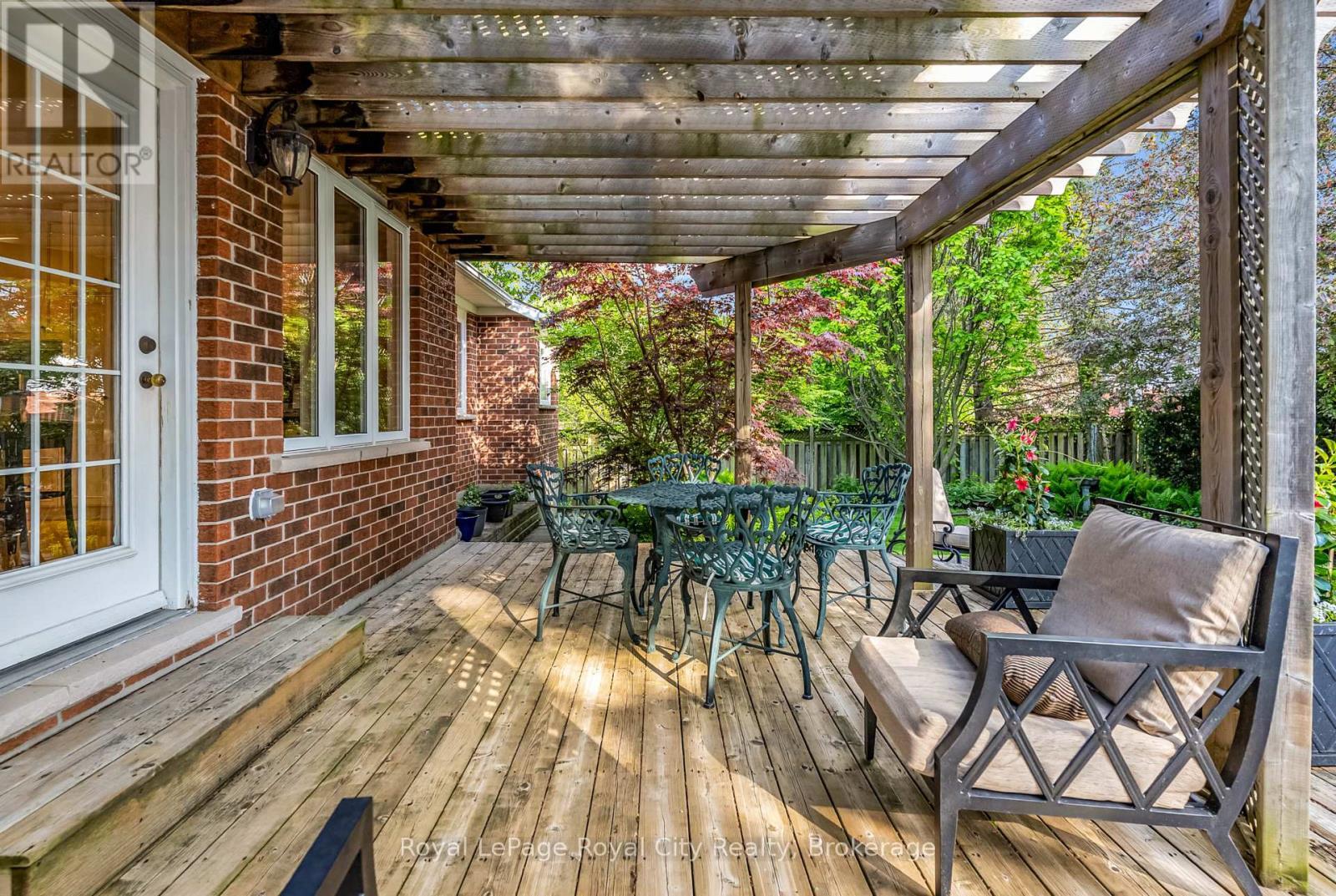 












12 WOOD DUCK COURT

,
Guelph (Kortright Hills),




Ontario
N1C1B1

