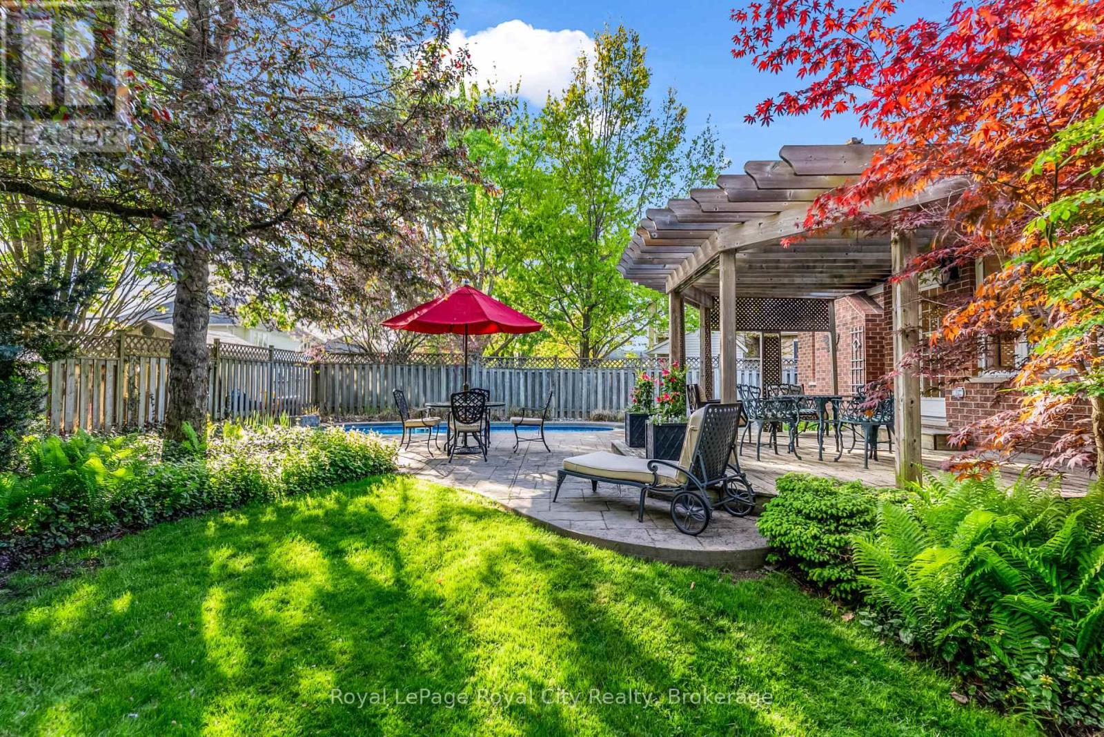 












12 WOOD DUCK COURT

,
Guelph (Kortright Hills),




Ontario
N1C1B1

