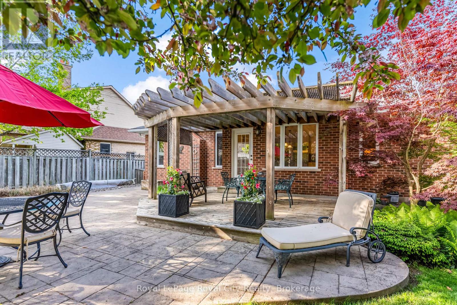 












12 WOOD DUCK COURT

,
Guelph (Kortright Hills),




Ontario
N1C1B1

