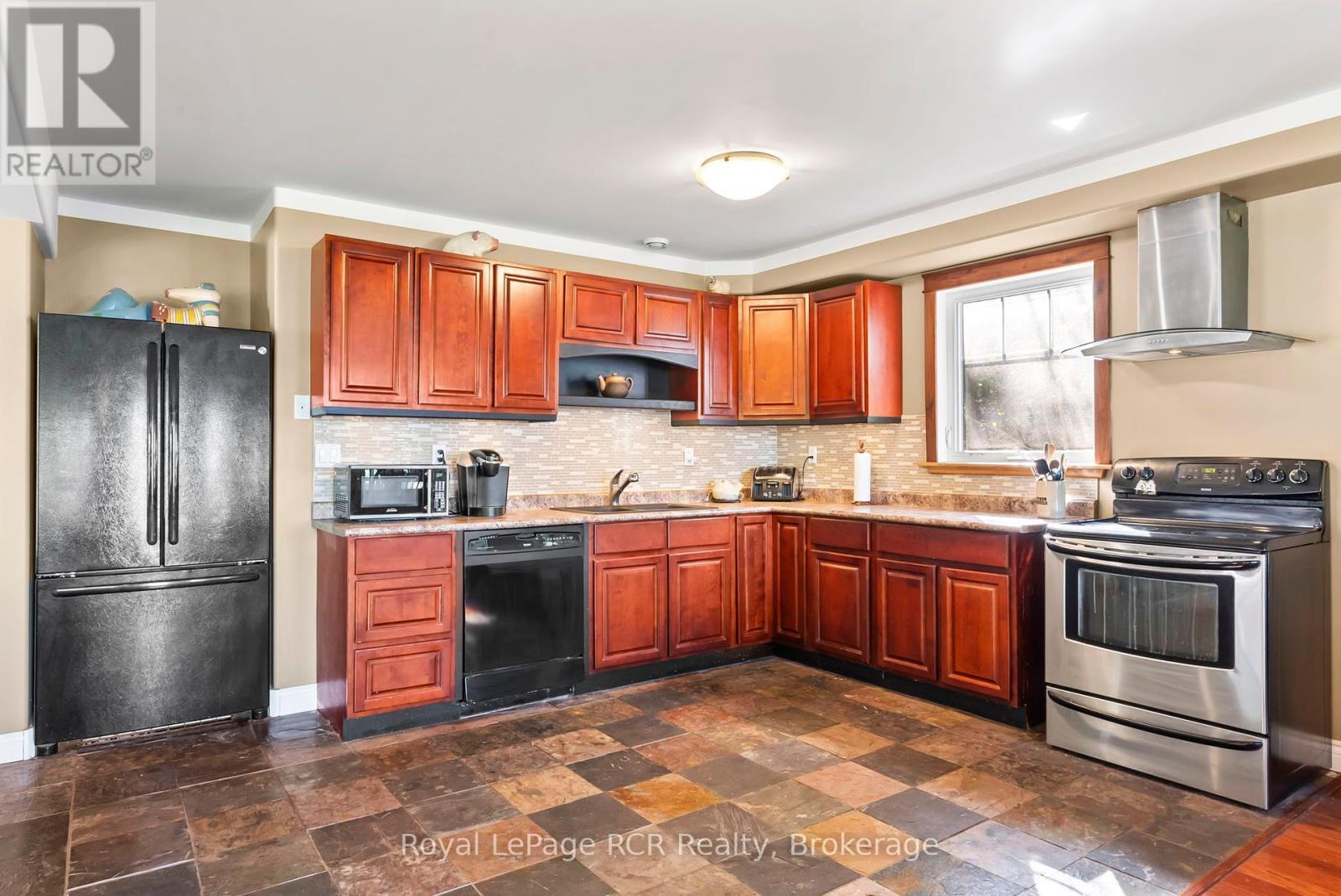 












149 GLENDALE AIRPORT ROAD

,
Chatsworth,




Ontario
N0H1R0


