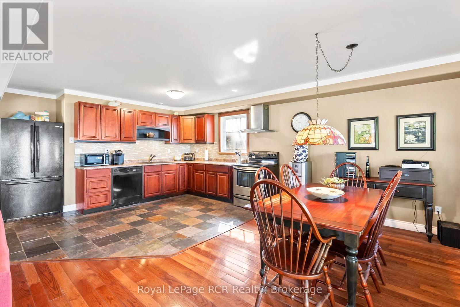 












149 GLENDALE AIRPORT ROAD

,
Chatsworth,




Ontario
N0H1R0

