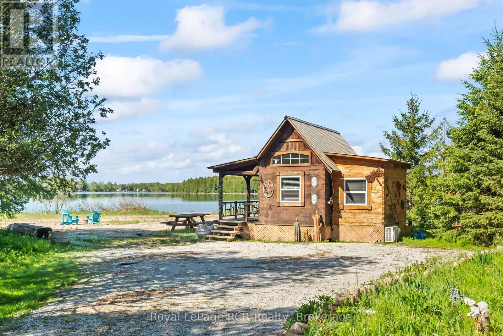 












149 GLENDALE AIRPORT ROAD

,
Chatsworth,




Ontario
N0H1R0

