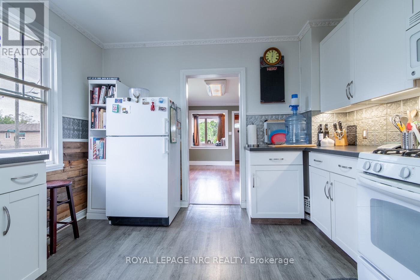 












80 CHETWOOD STREET

,
St. Catharines (Western Hill),




Ontario
L2S2A4


