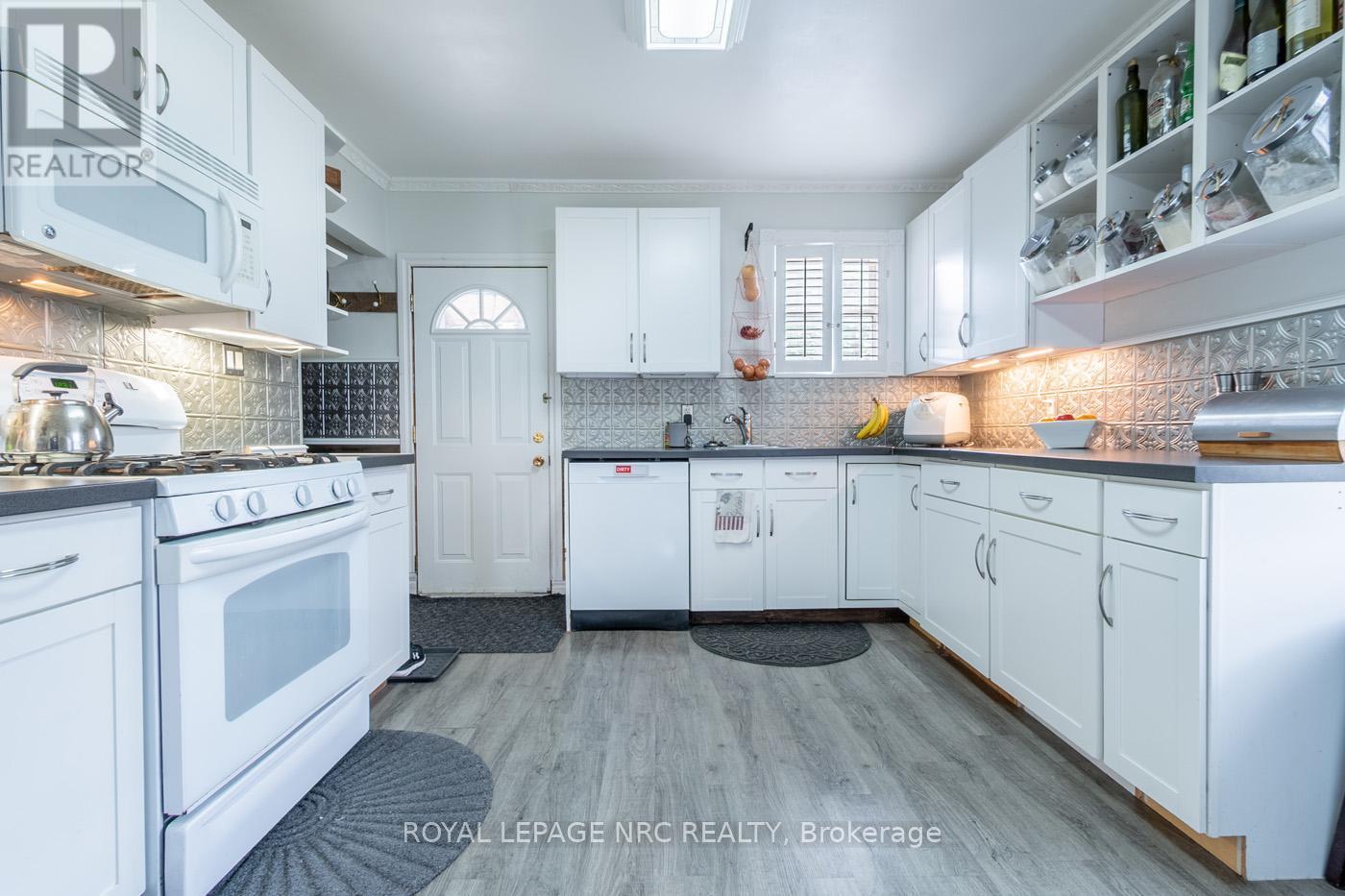 












80 CHETWOOD STREET

,
St. Catharines (Western Hill),




Ontario
L2S2A4

