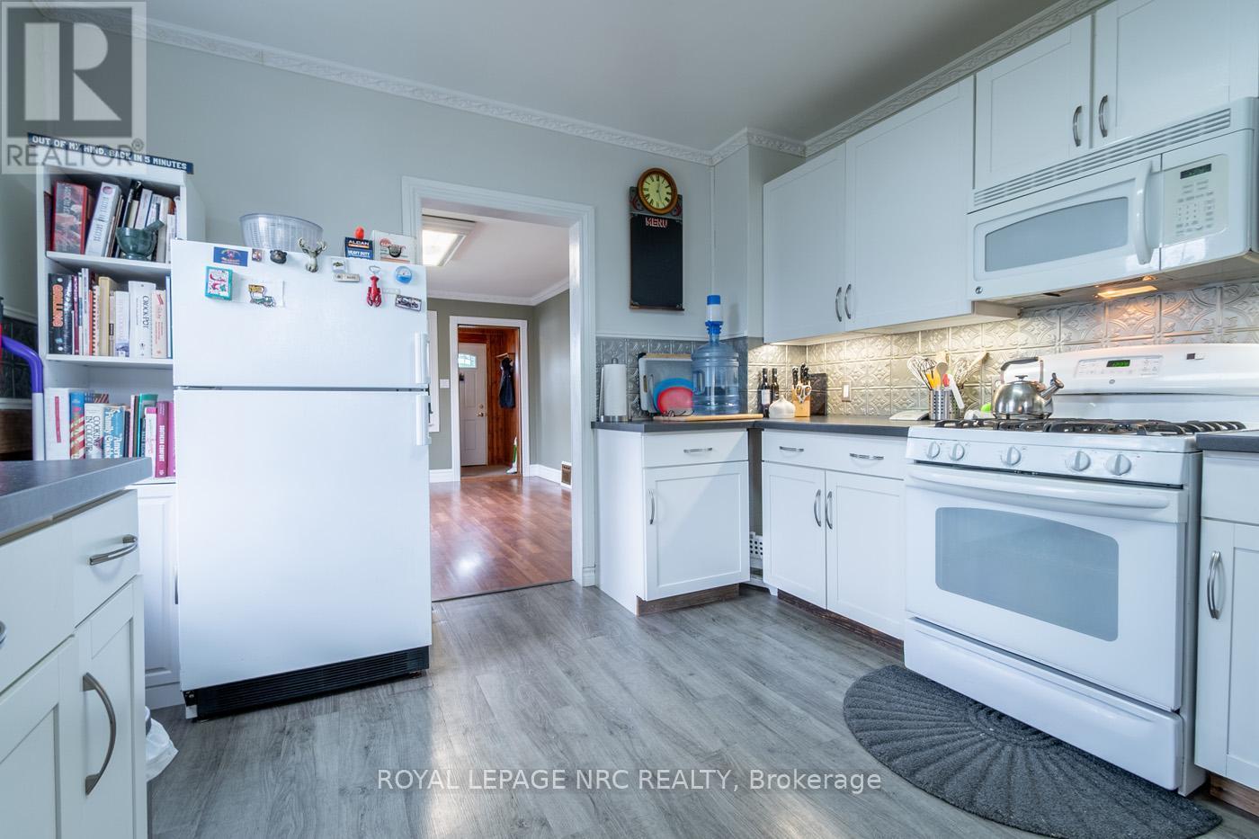 












80 CHETWOOD STREET

,
St. Catharines (Western Hill),




Ontario
L2S2A4

