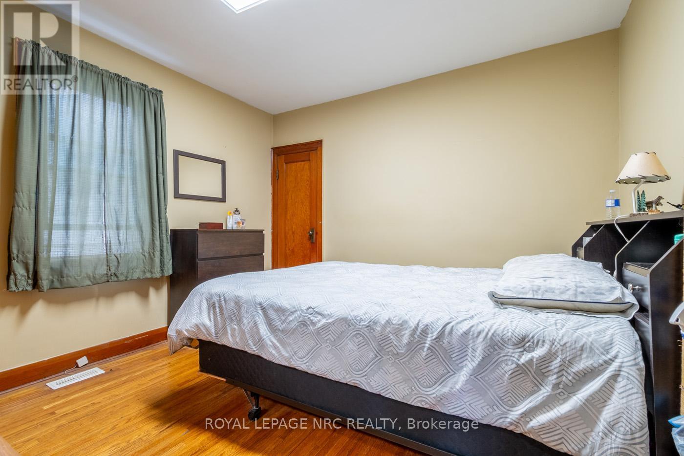 












80 CHETWOOD STREET

,
St. Catharines (Western Hill),




Ontario
L2S2A4


