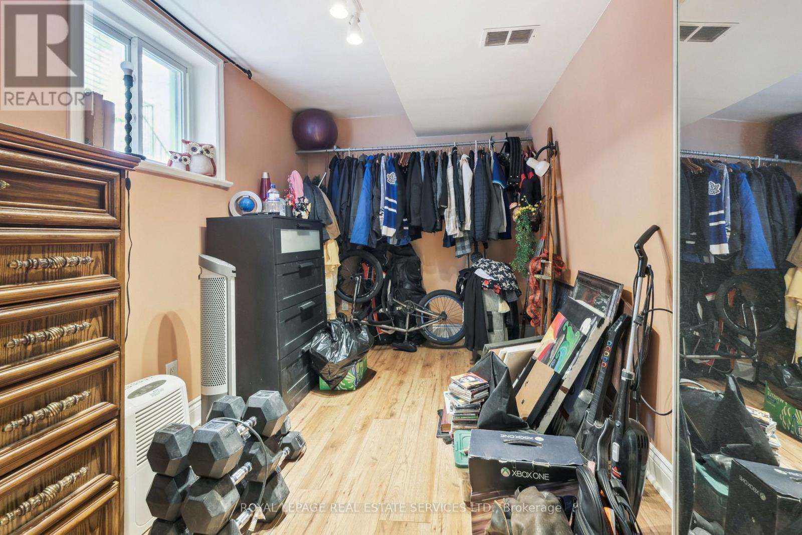












60 MURRIE STREET

,
Toronto,




Ontario
M8V1X7

