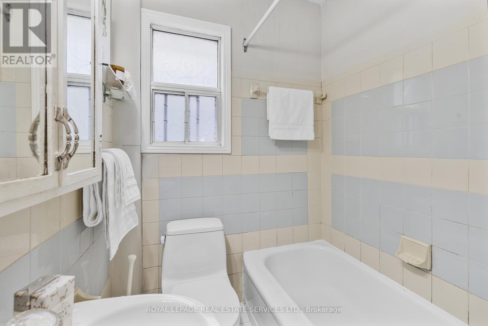 












195 ISLINGTON AVENUE

,
Toronto,




Ontario
M8V3B8


