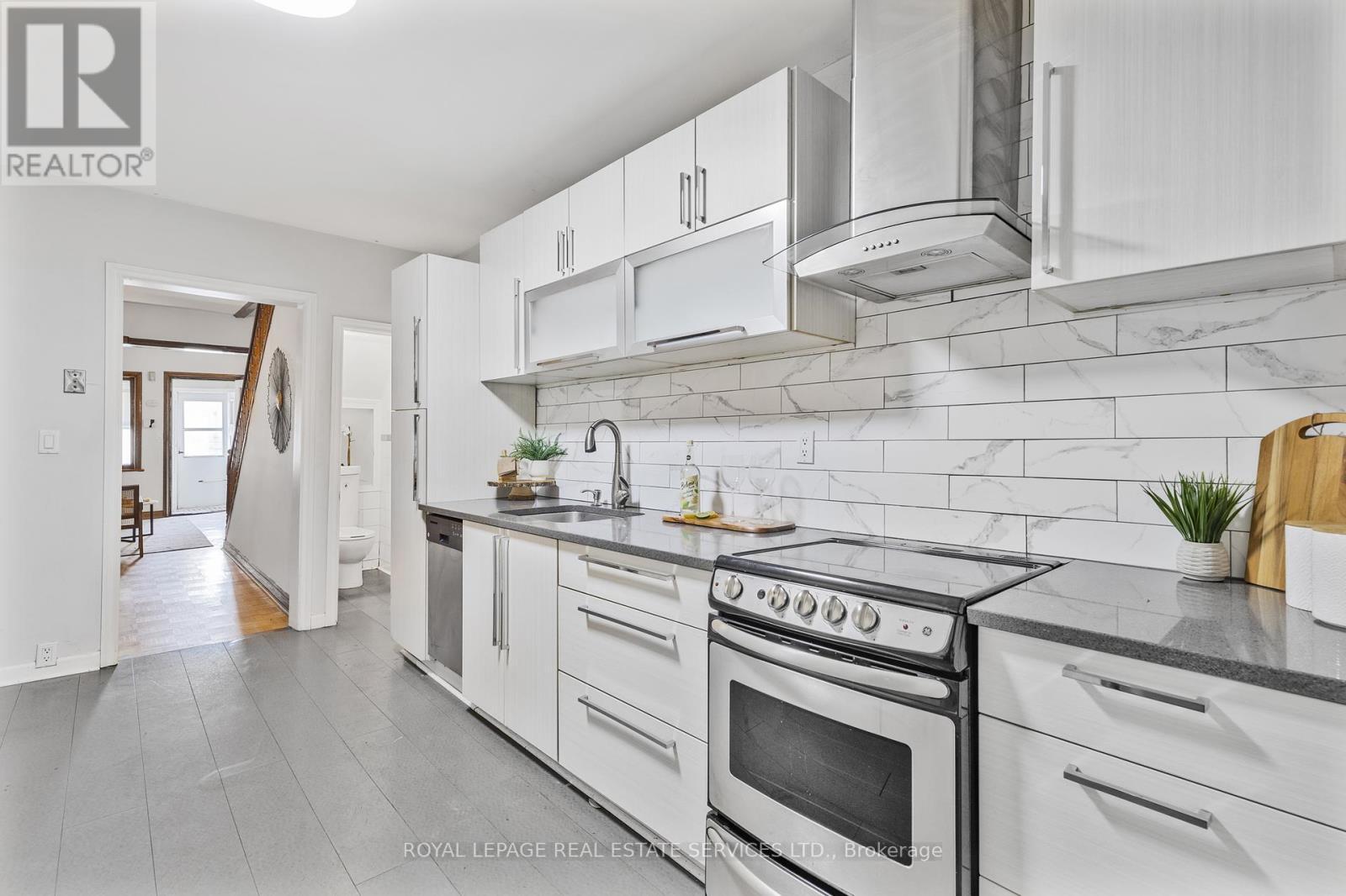 












195 ISLINGTON AVENUE

,
Toronto,




Ontario
M8V3B8

