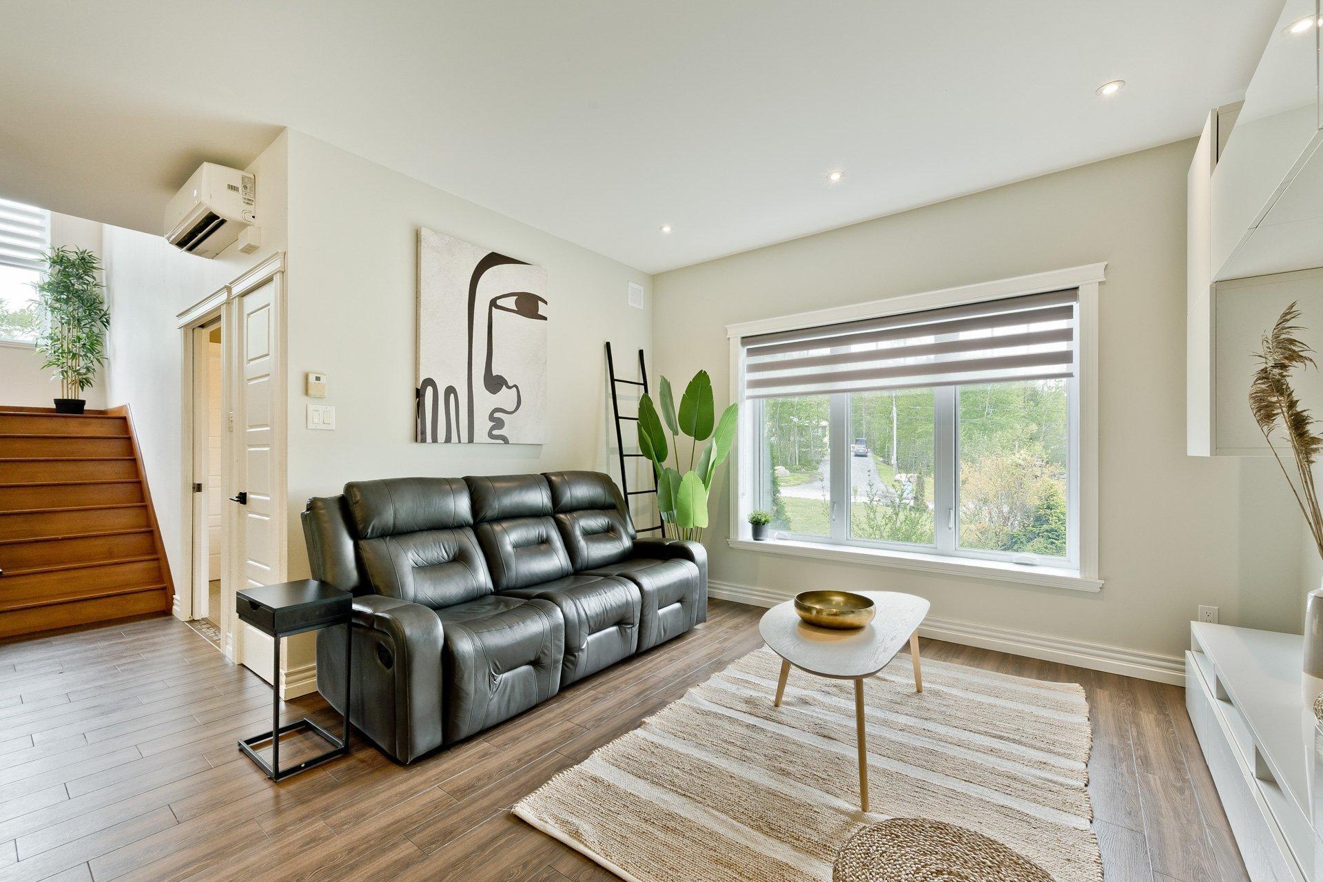 









11


Rue des Mésanges

,
Saint-François-Xavier-de-Brompton,




QC
J0B2V0


