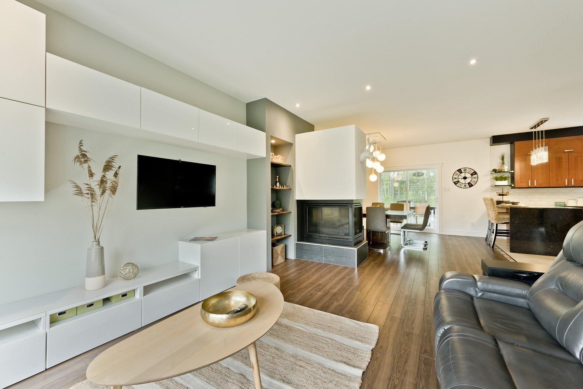 









11


Rue des Mésanges

,
Saint-François-Xavier-de-Brompton,




QC
J0B2V0

