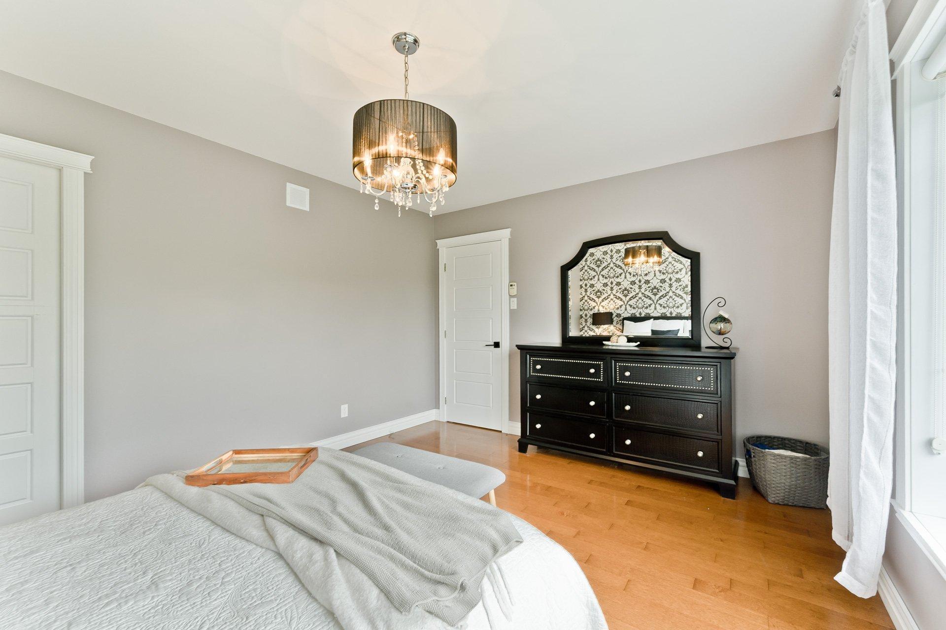 









11


Rue des Mésanges

,
Saint-François-Xavier-de-Brompton,




QC
J0B2V0

