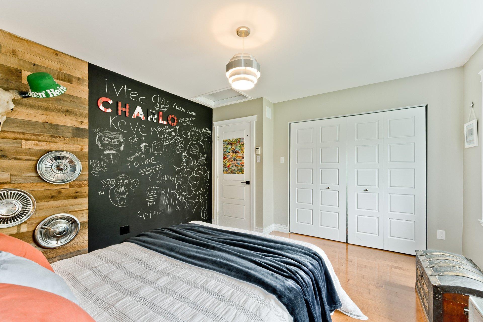 









11


Rue des Mésanges

,
Saint-François-Xavier-de-Brompton,




QC
J0B2V0

