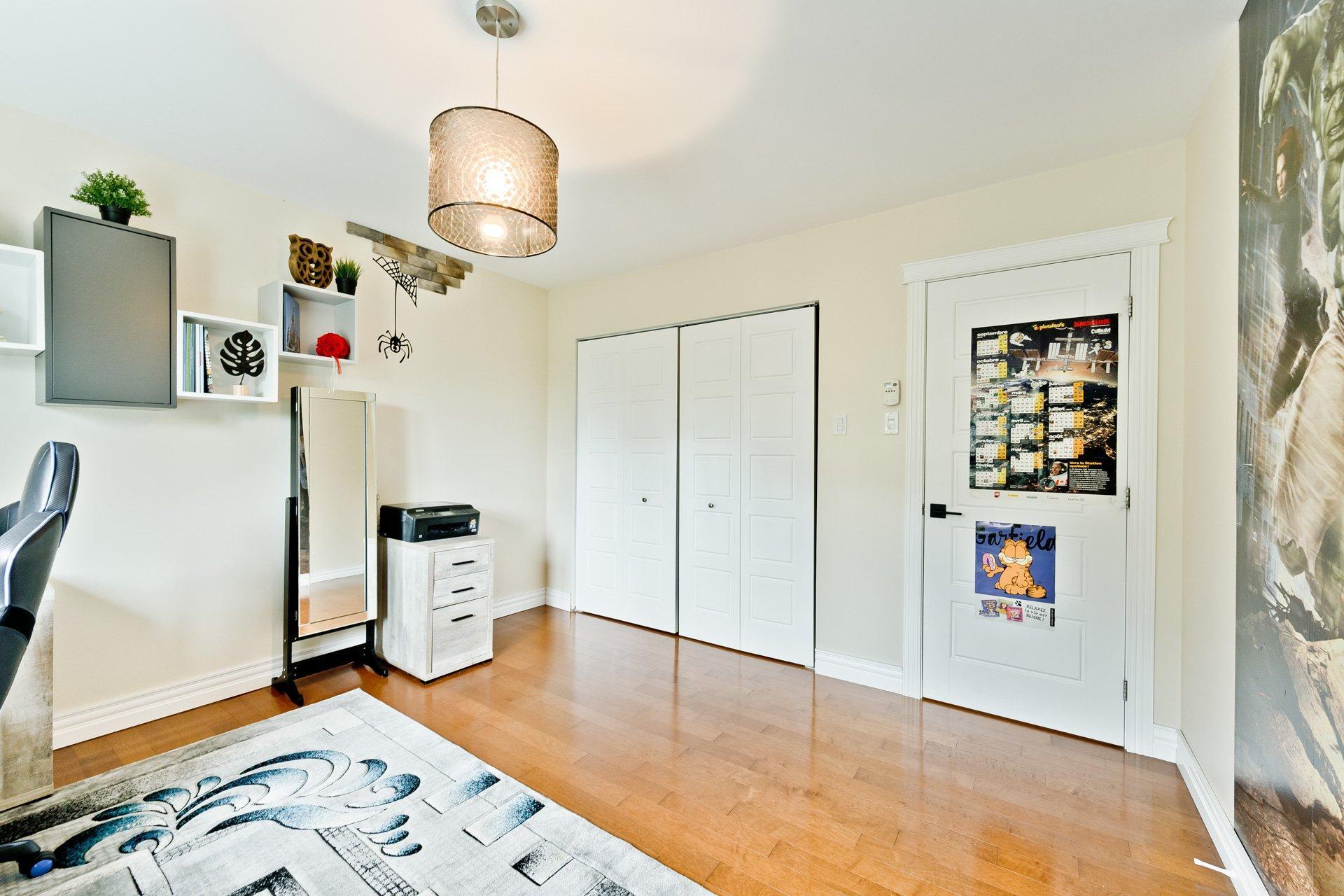 









11


Rue des Mésanges

,
Saint-François-Xavier-de-Brompton,




QC
J0B2V0

