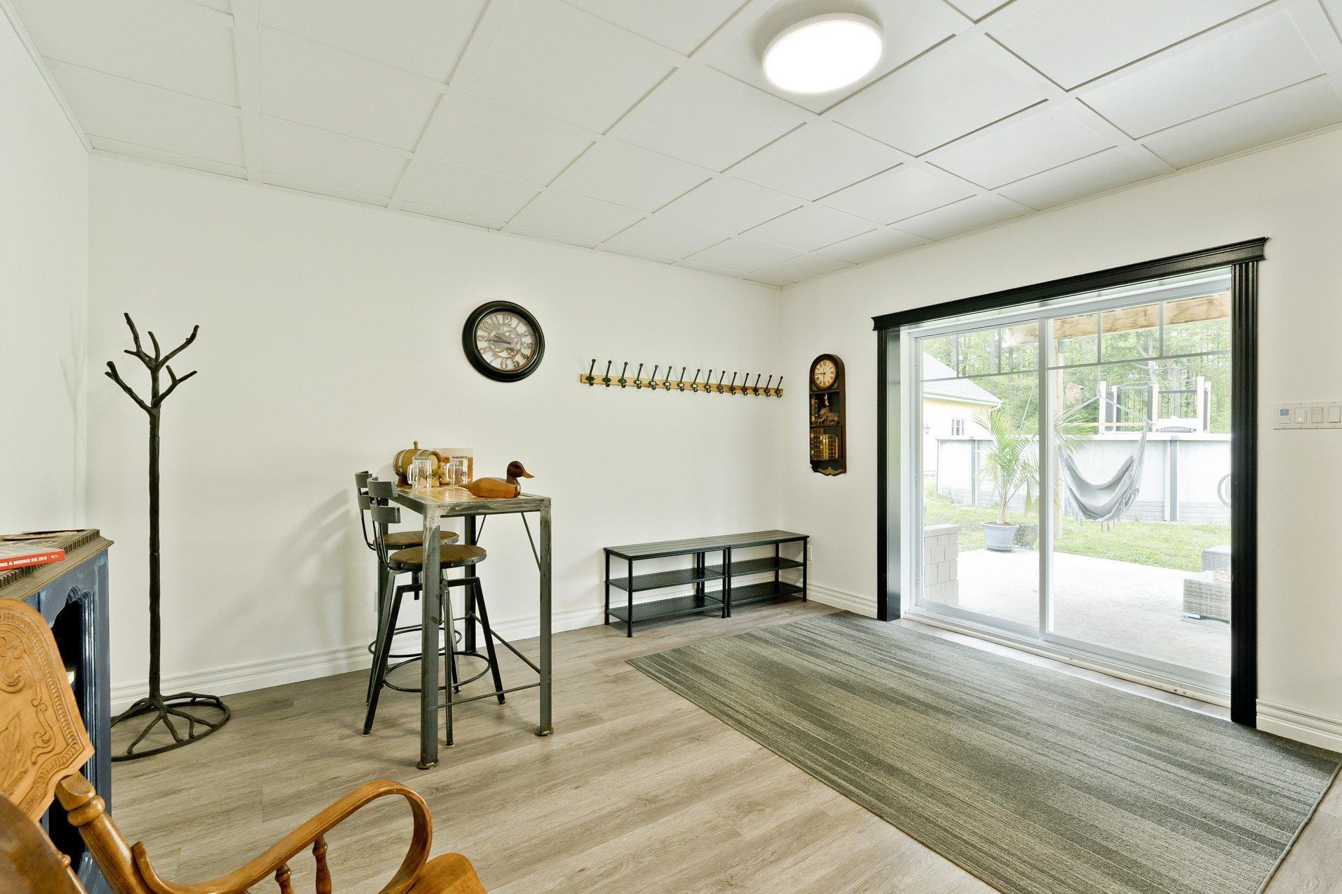 









11


Rue des Mésanges

,
Saint-François-Xavier-de-Brompton,




QC
J0B2V0


