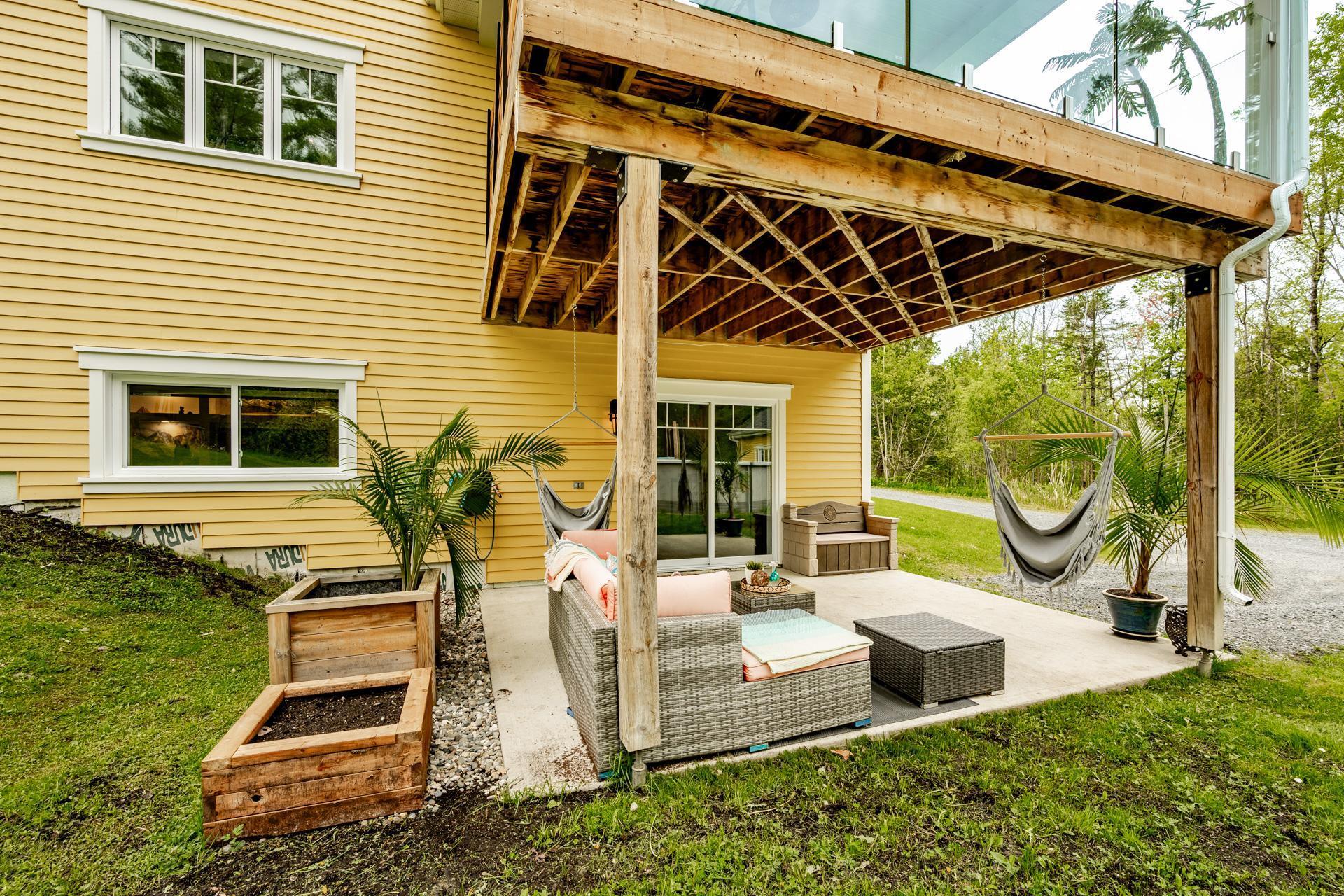 









11


Rue des Mésanges

,
Saint-François-Xavier-de-Brompton,




QC
J0B2V0

