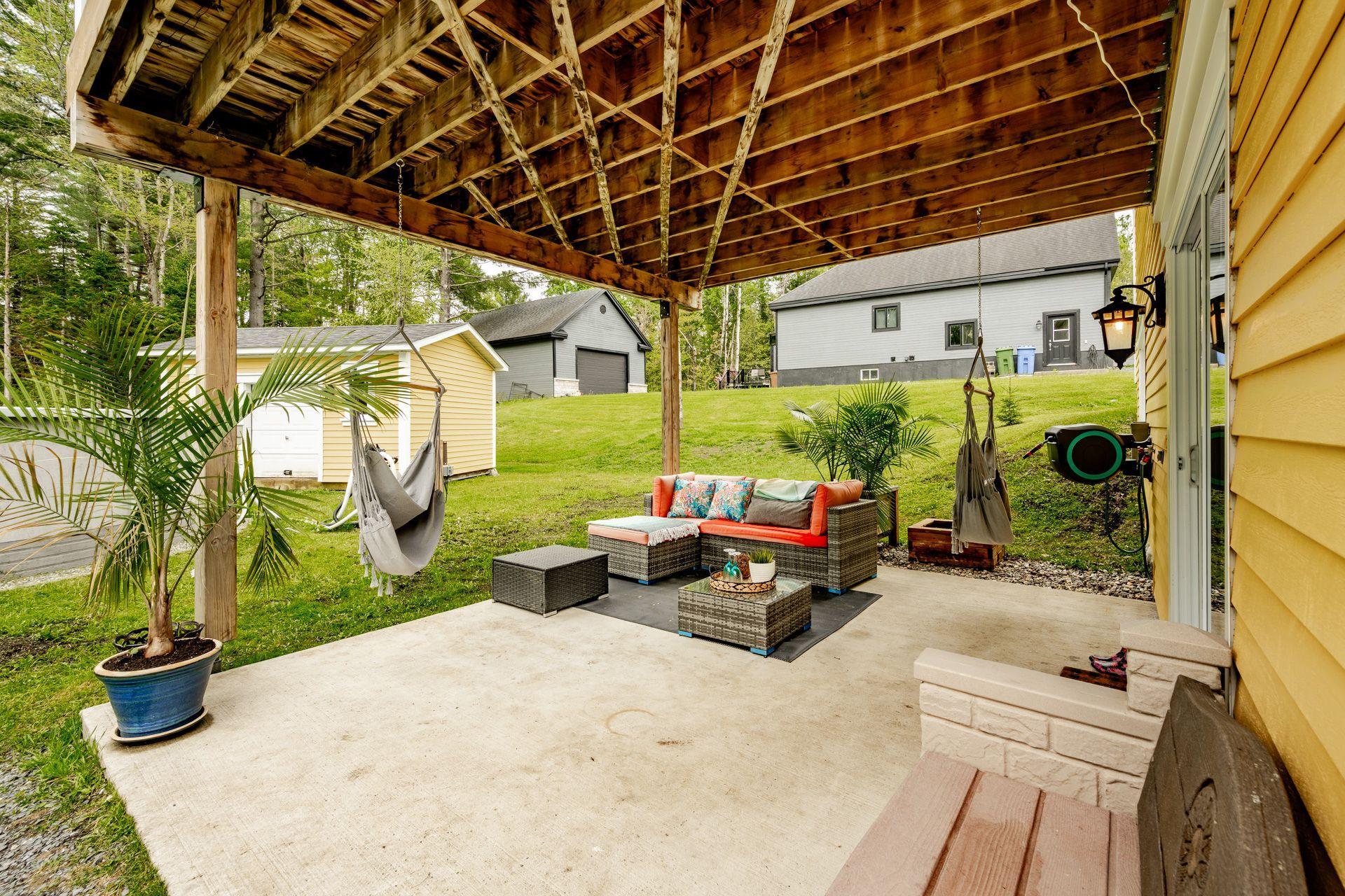 









11


Rue des Mésanges

,
Saint-François-Xavier-de-Brompton,




QC
J0B2V0


