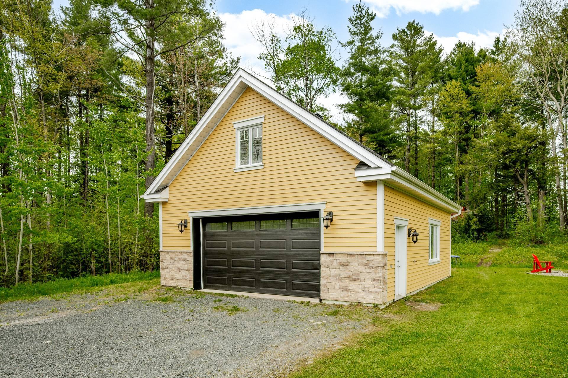 









11


Rue des Mésanges

,
Saint-François-Xavier-de-Brompton,




QC
J0B2V0

