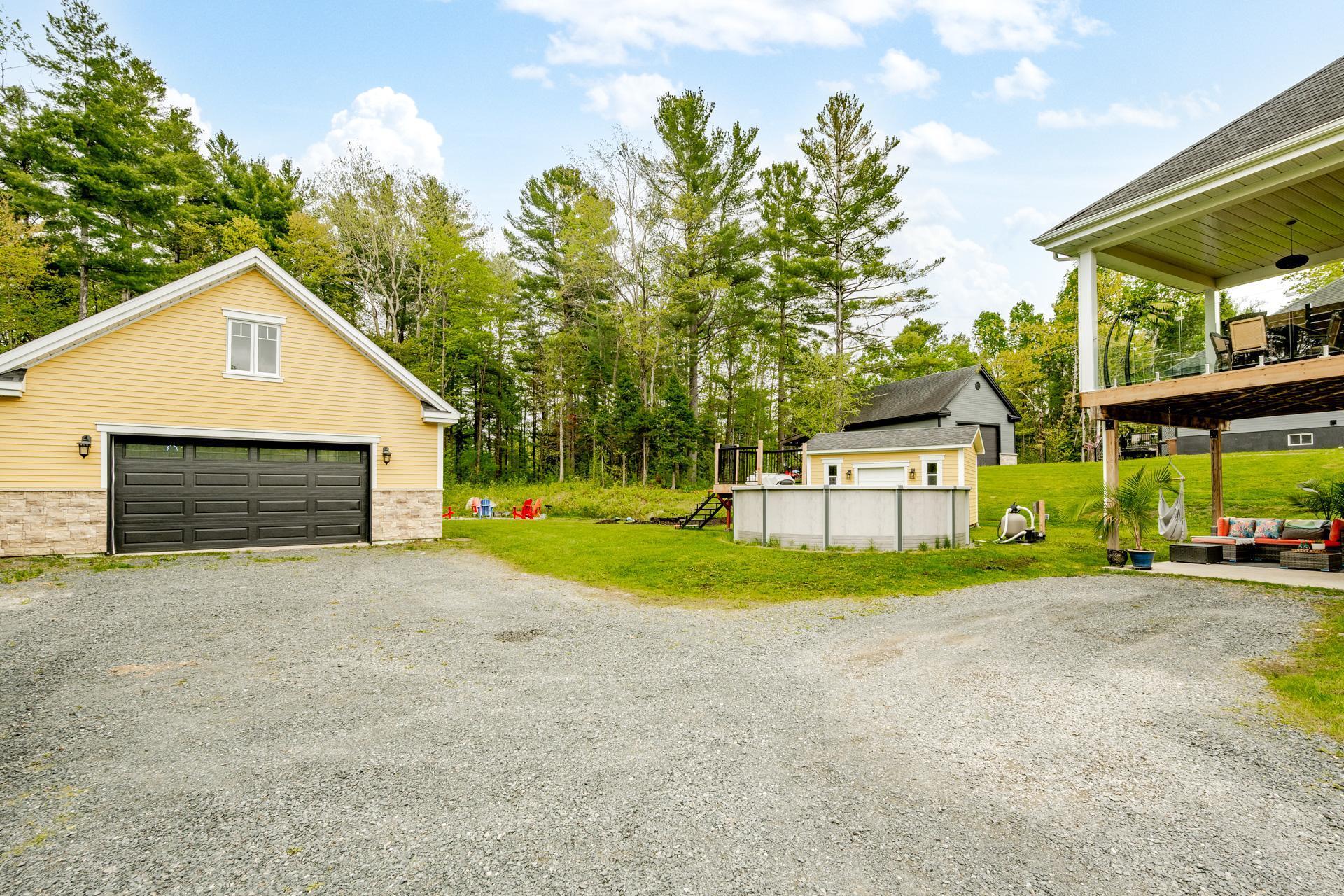 









11


Rue des Mésanges

,
Saint-François-Xavier-de-Brompton,




QC
J0B2V0

