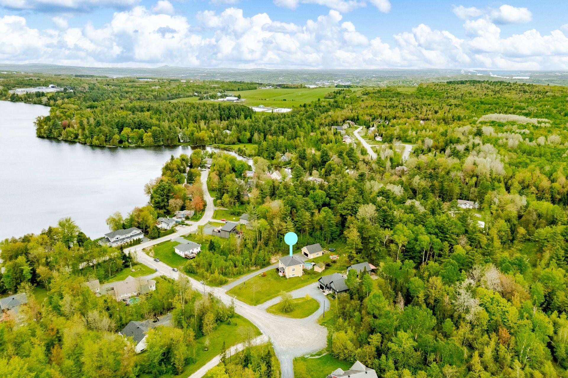 









11


Rue des Mésanges

,
Saint-François-Xavier-de-Brompton,




QC
J0B2V0

