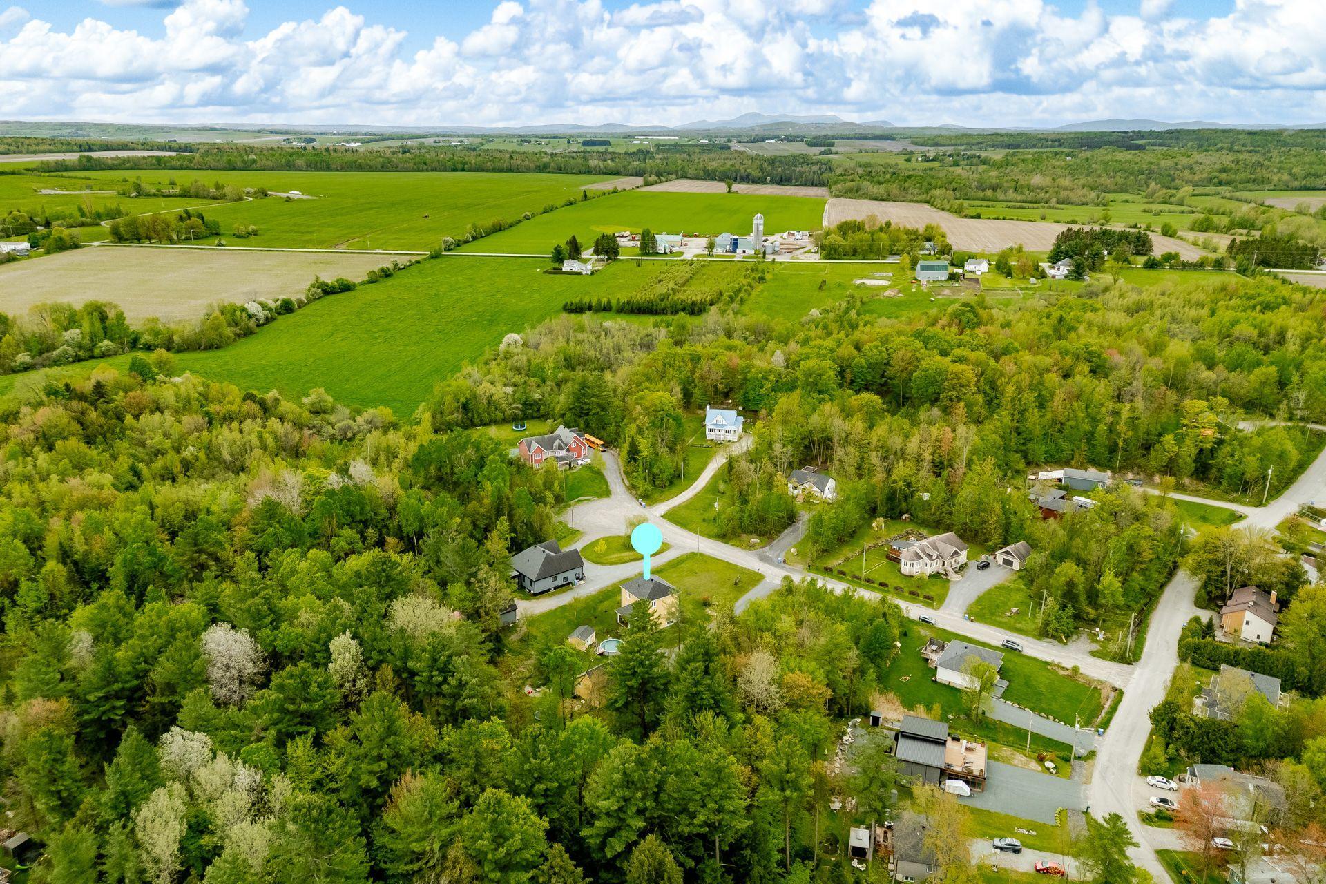 









11


Rue des Mésanges

,
Saint-François-Xavier-de-Brompton,




QC
J0B2V0

