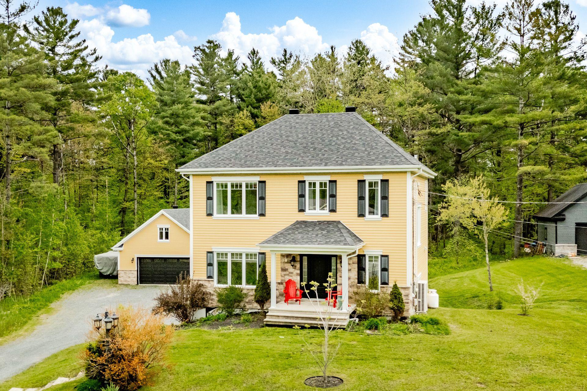 









11


Rue des Mésanges

,
Saint-François-Xavier-de-Brompton,




QC
J0B2V0

