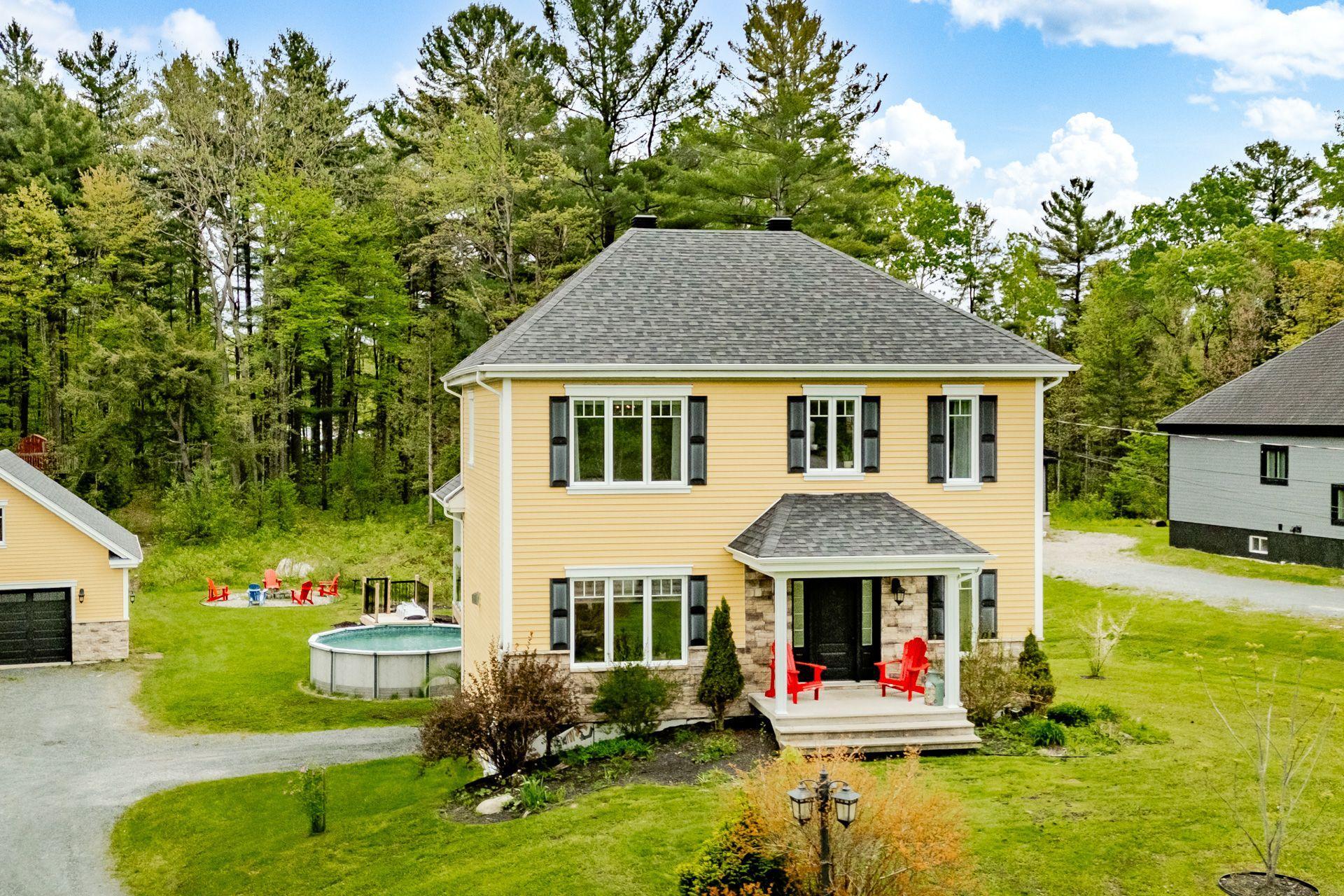 









11


Rue des Mésanges

,
Saint-François-Xavier-de-Brompton,




QC
J0B2V0

