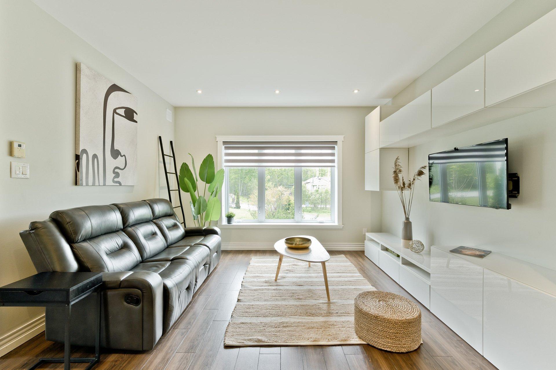 









11


Rue des Mésanges

,
Saint-François-Xavier-de-Brompton,




QC
J0B2V0

