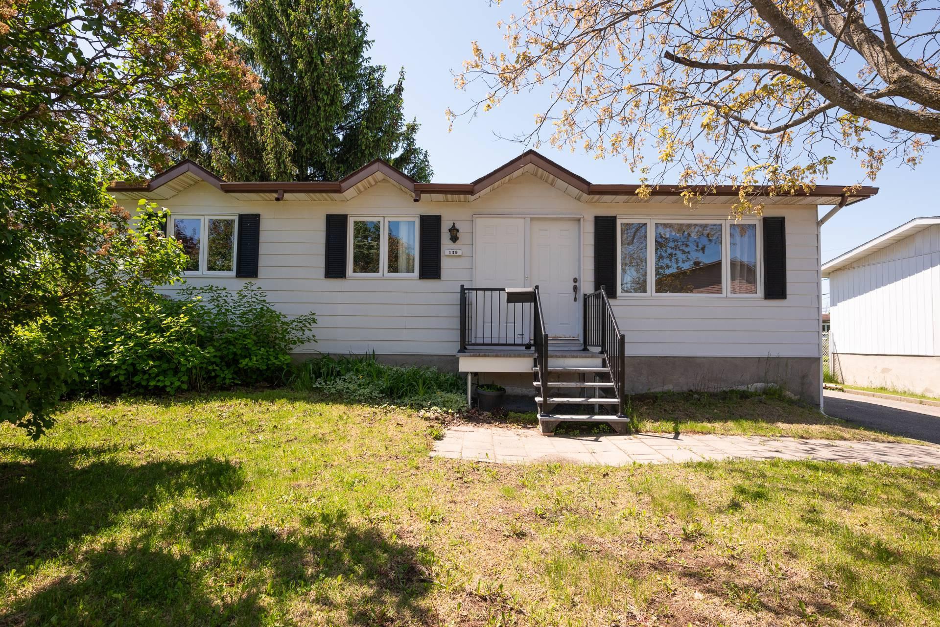 









139


Rue Cusson

,
Delson,




QC
J5B1M5

