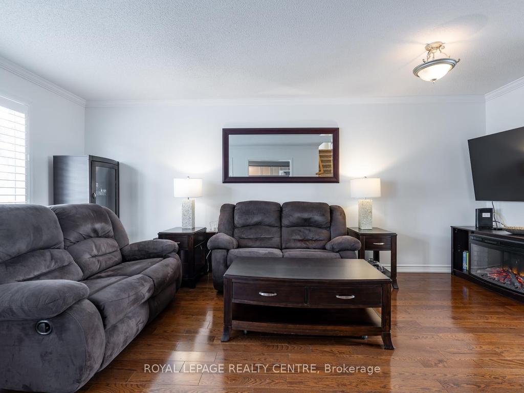 









2418


Baintree

Crescent,
Oakville,




ON
L6M 4W9

