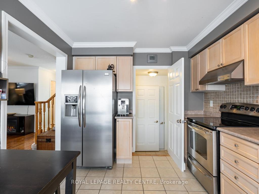 









2418


Baintree

Crescent,
Oakville,




ON
L6M 4W9

