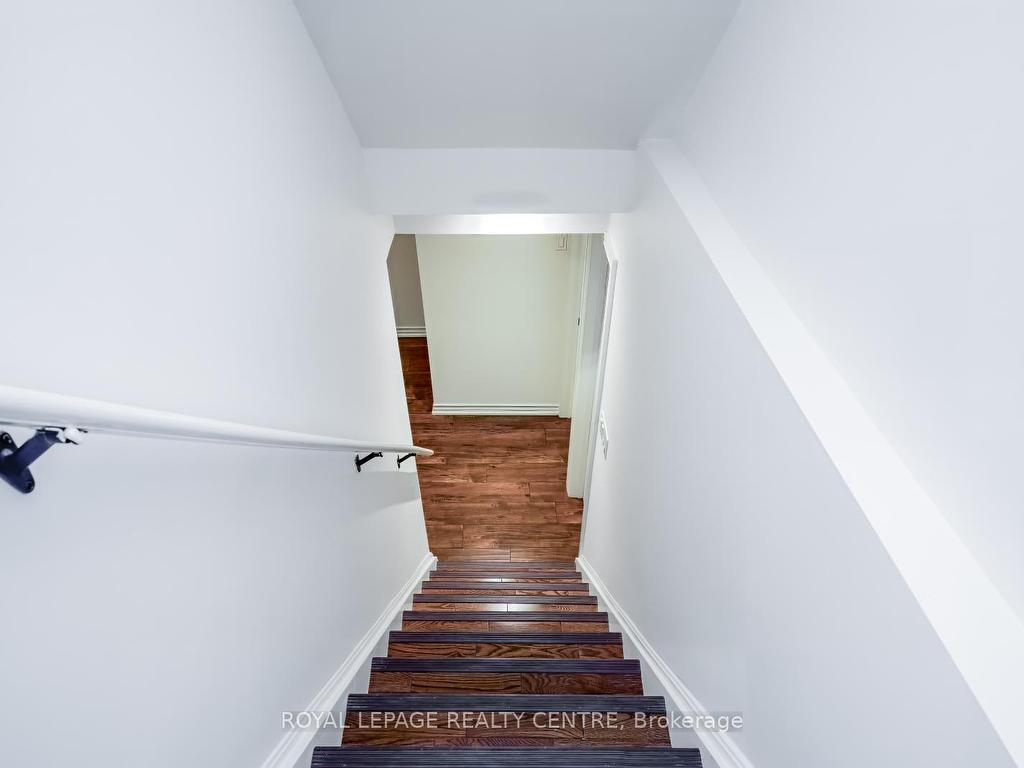 









2418


Baintree

Crescent,
Oakville,




ON
L6M 4W9

