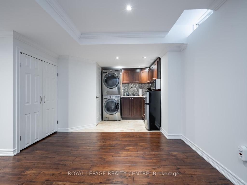 









2418


Baintree

Crescent,
Oakville,




ON
L6M 4W9


