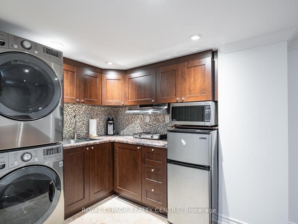 









2418


Baintree

Crescent,
Oakville,




ON
L6M 4W9

