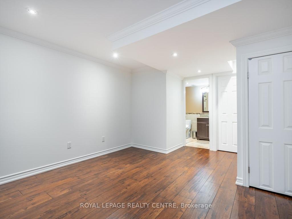 









2418


Baintree

Crescent,
Oakville,




ON
L6M 4W9


