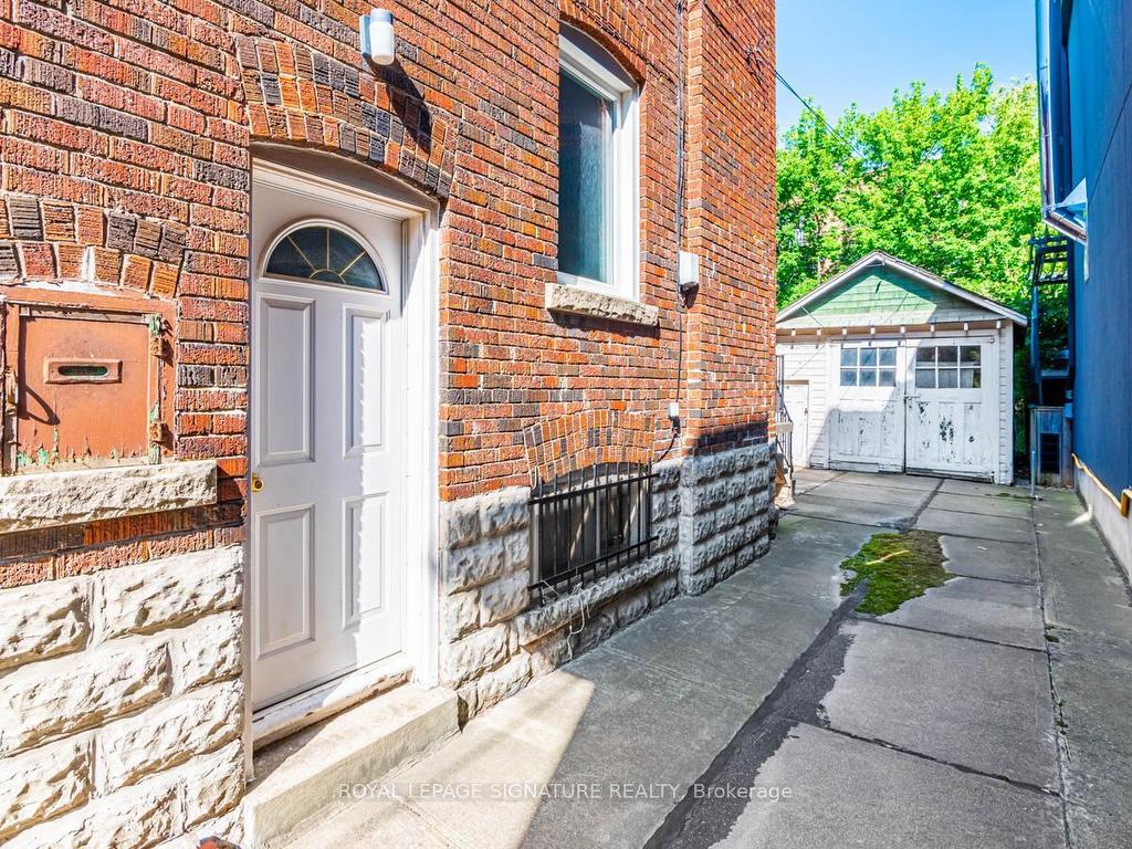 









55


Pinewood

Avenue,
Toronto,




ON
M6C 2V2

