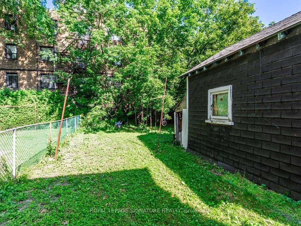 









55


Pinewood

Avenue,
Toronto,




ON
M6C 2V2

